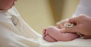 Ile dać na chrzest jako gość? Poradnik