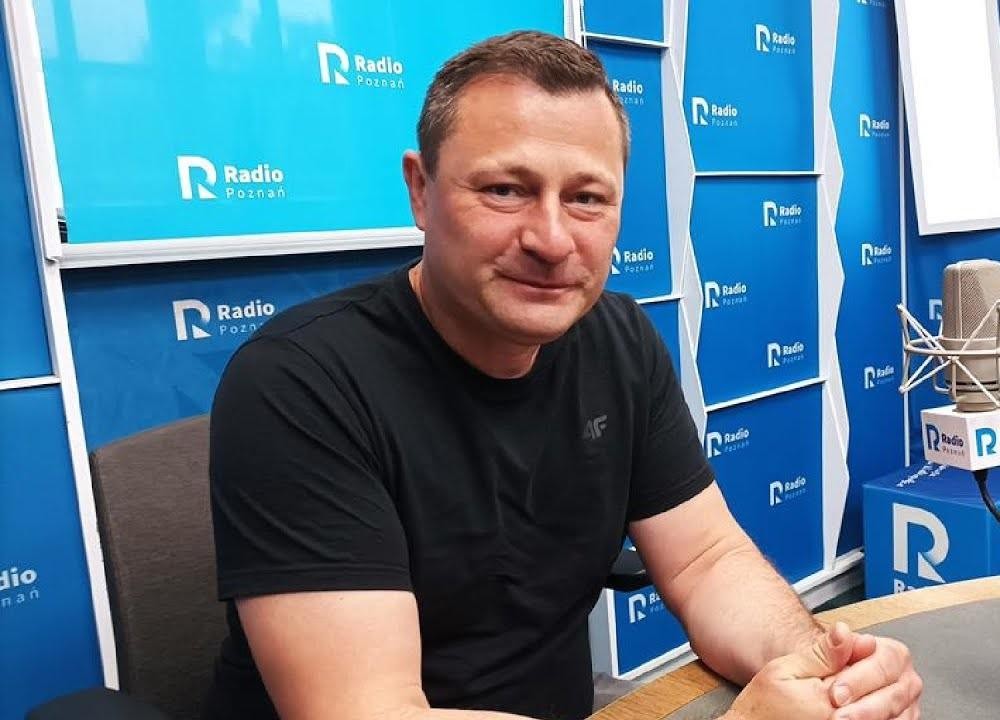 Krzysztof Paszyk, Minister Rozwoju i Technologii, pracujący w swoim gabinecie.