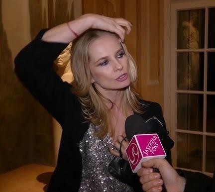 Magdalena Cielecka na planie filmowym lub w teatrze.