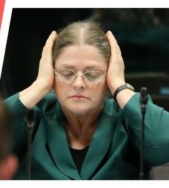 Krystyna Pawłowicz podczas pracy lub w otoczeniu prawniczym