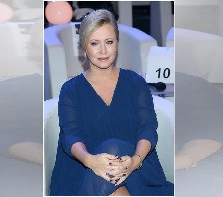 Agnieszka Wagner w naturalnym, codziennym otoczeniu, ukazująca jej ciepło i autentyczność.