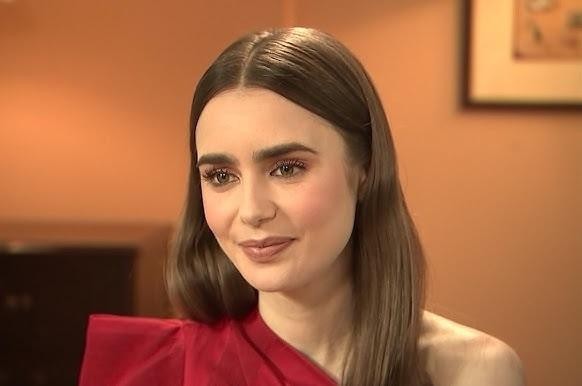 Lily Collins podczas przerwy na planie serialu 
