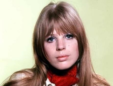 Marianne Faithfull w studiu nagraniowym lub na scenie, zdjęcie z okresu jej kariery w latach 70. lub wczesnych 80.