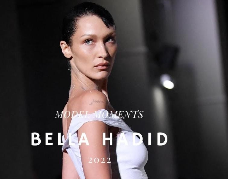 Bella Hadid na wybiegu w efektownej stylizacji, prezentująca odważną kreację podczas pokazu mody.